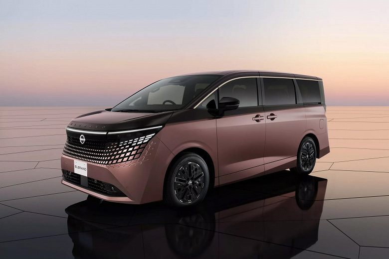 Самый главный конкурент Toyota Alphard. Представлен совершенно новый Nissan Elgrand — футуристичный гибридный минивэн с полным приводом и автопилотом ProPILOT 2.0
